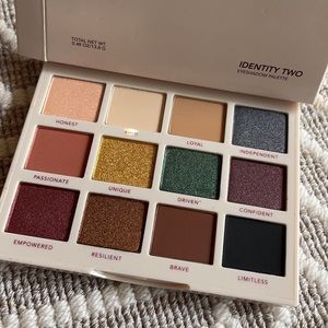 Persona identity two palette